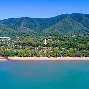 Beach Palm Cove Aparthotel